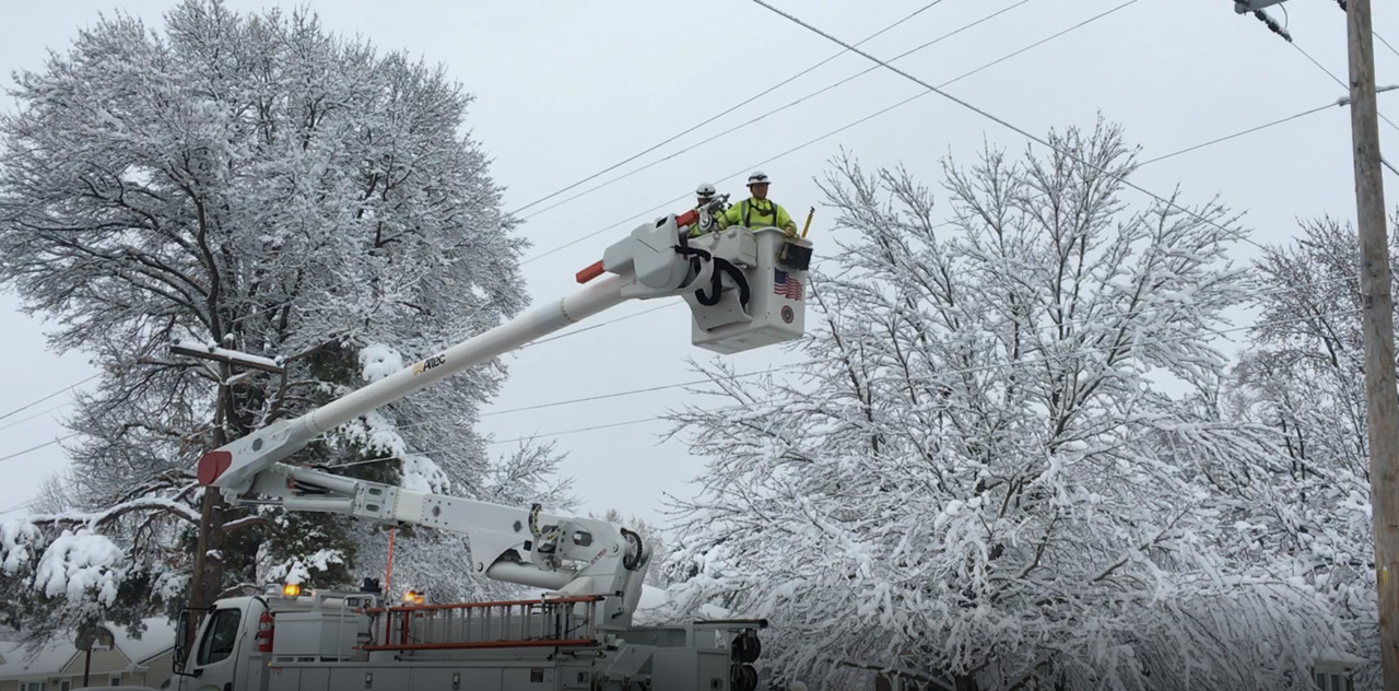 Power outages continue after snow storm in Kansas City area (Video ...