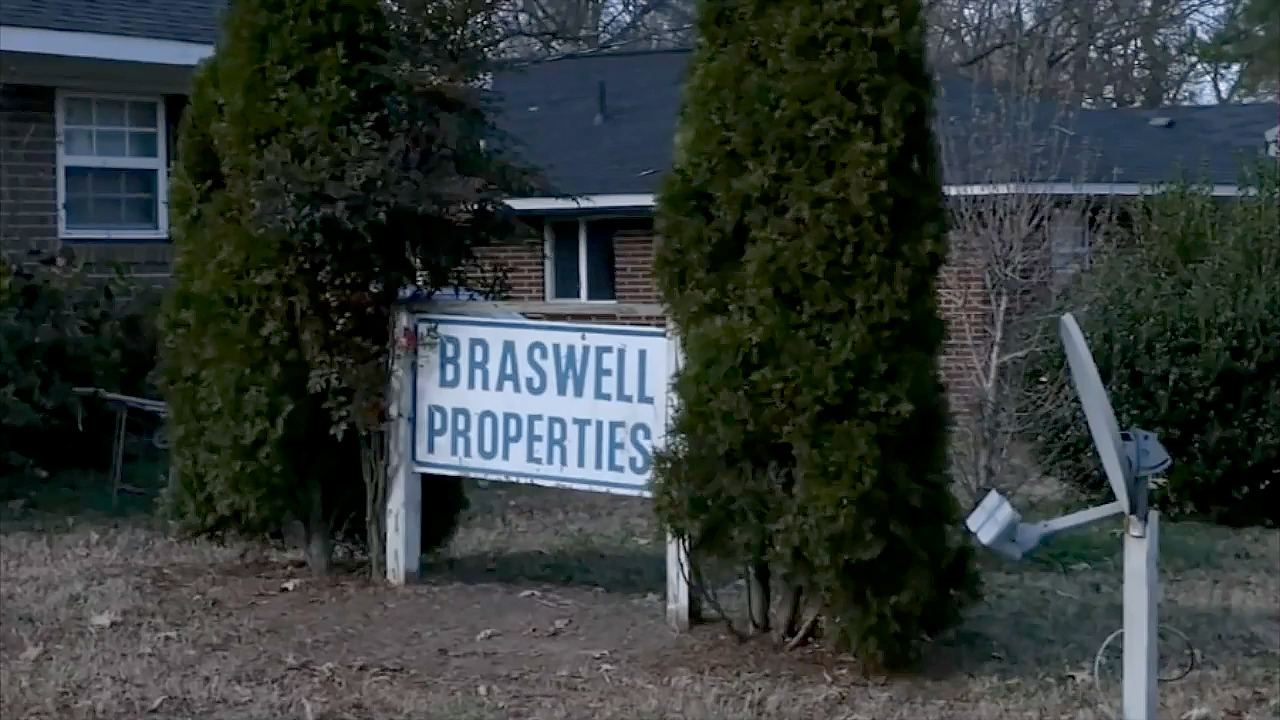 Durham residents lose leases, face evictions after landlord sells complex