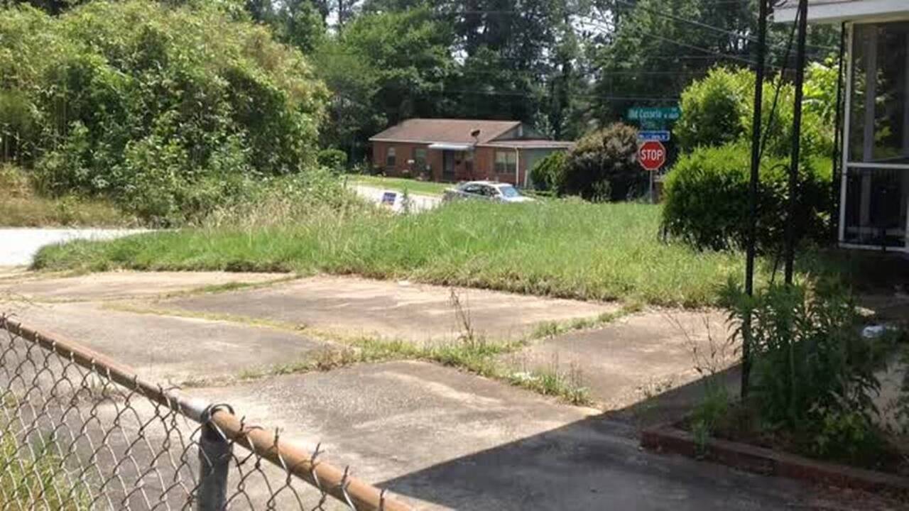 Inquirer: Abandoned house and yard on Regina Drive pose peril for the grandkids 