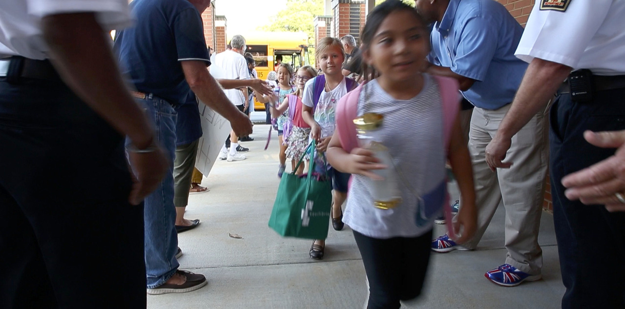 Students get warm welcome on first day at Lincoln Heights Elementary School