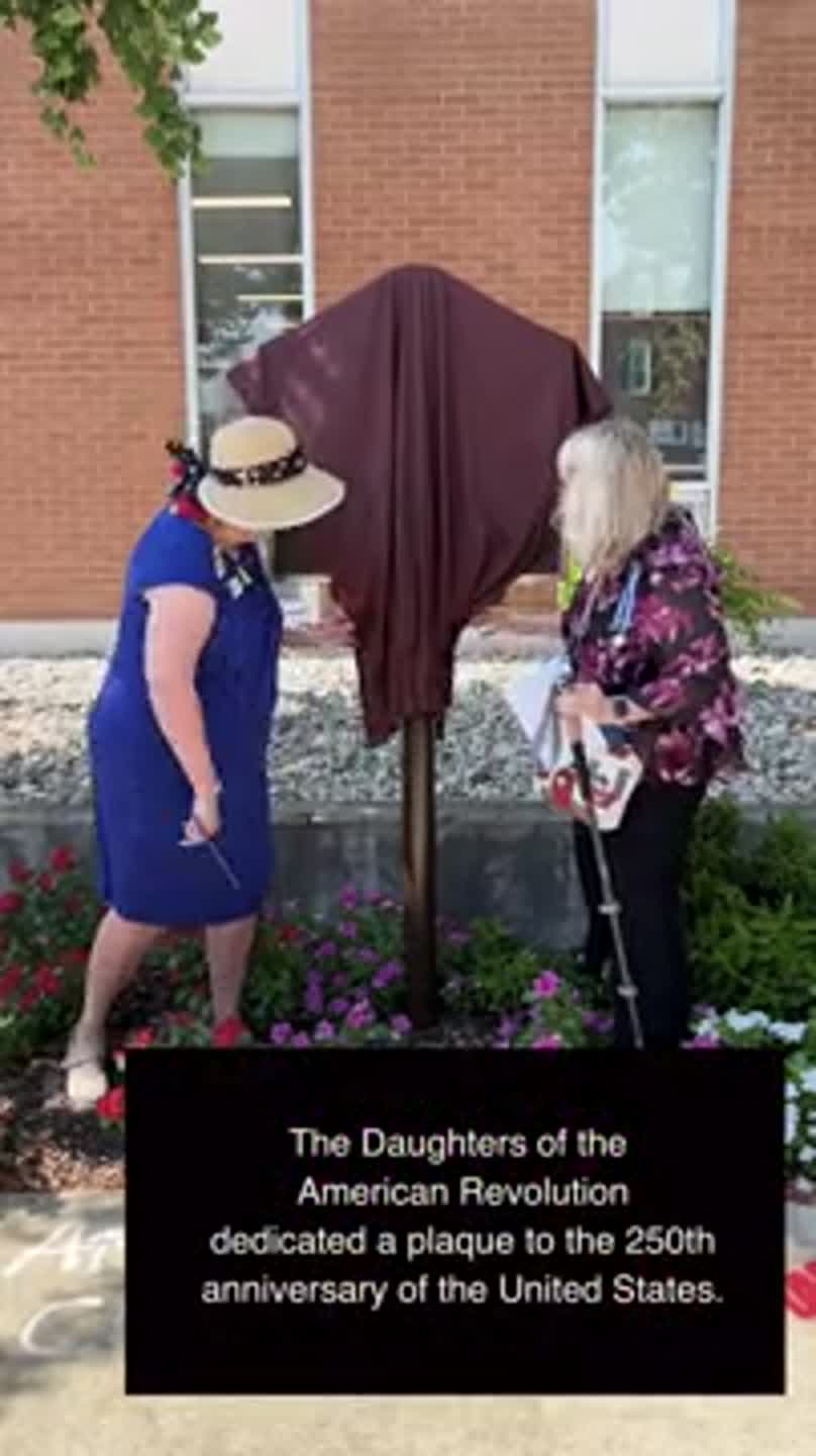 Daughters of the American Revolution dedicate plaque in front of Belleville City Hall