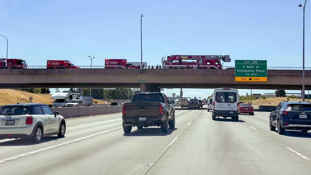 Tacoma Fire stands Cordon of Honor for fallen firefighter