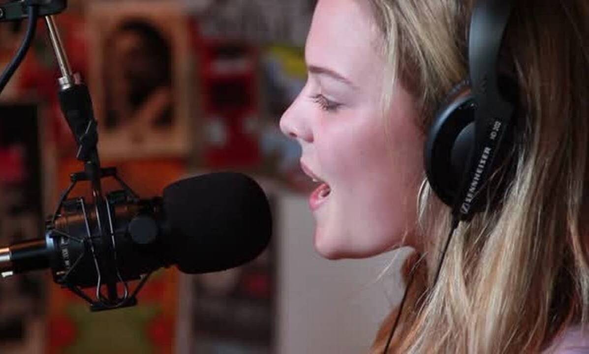 'Voice' contestant Maggie Renfroe performs 'Living in Our Prime'