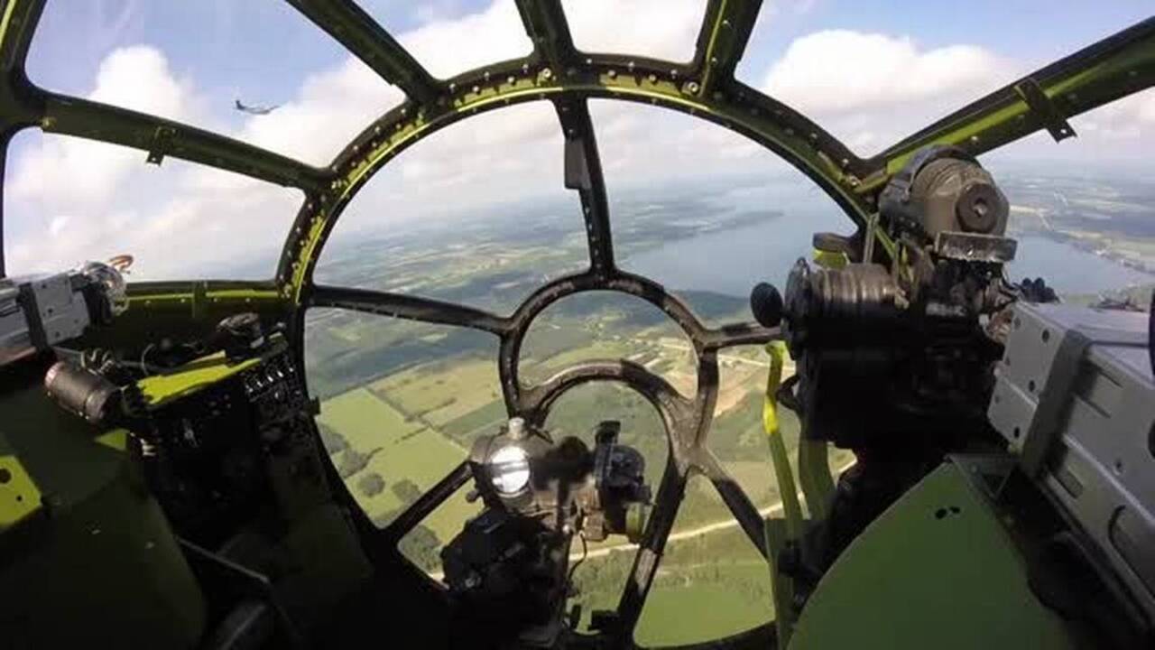 Timelapse of B-29 bomber ‘Doc’ arriving at Oshkosh