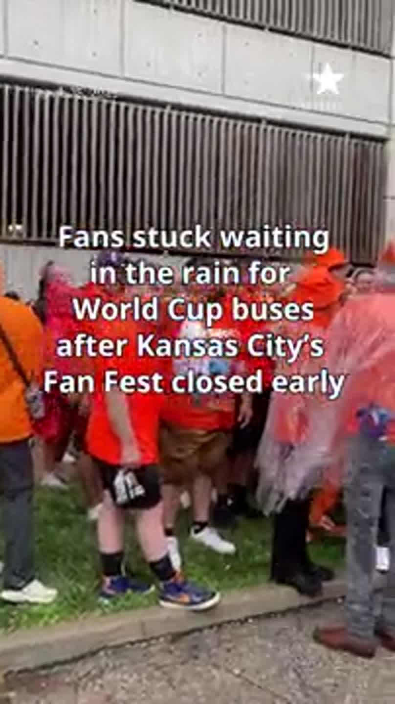 Fans stuck waiting in the rain for World Cup buses after Kansas City’s Fan Fest closed early