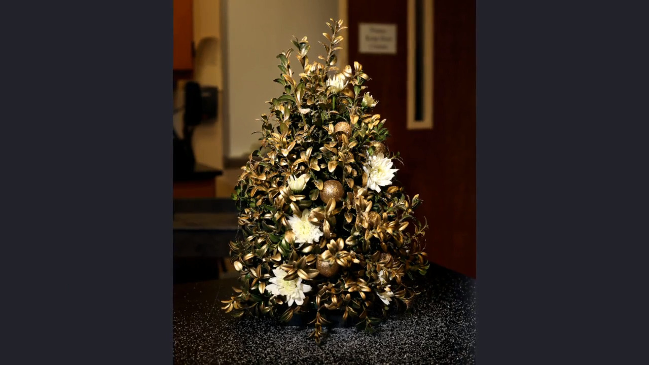 How to make a New Year’s Eve topiary centerpiece