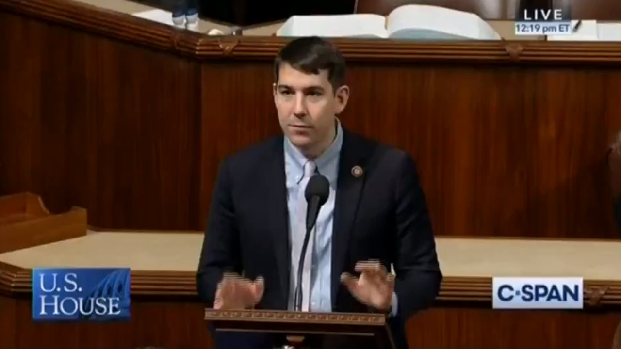 California Democrat wants to make PG&E pay a penalty if it gives executive bonuses