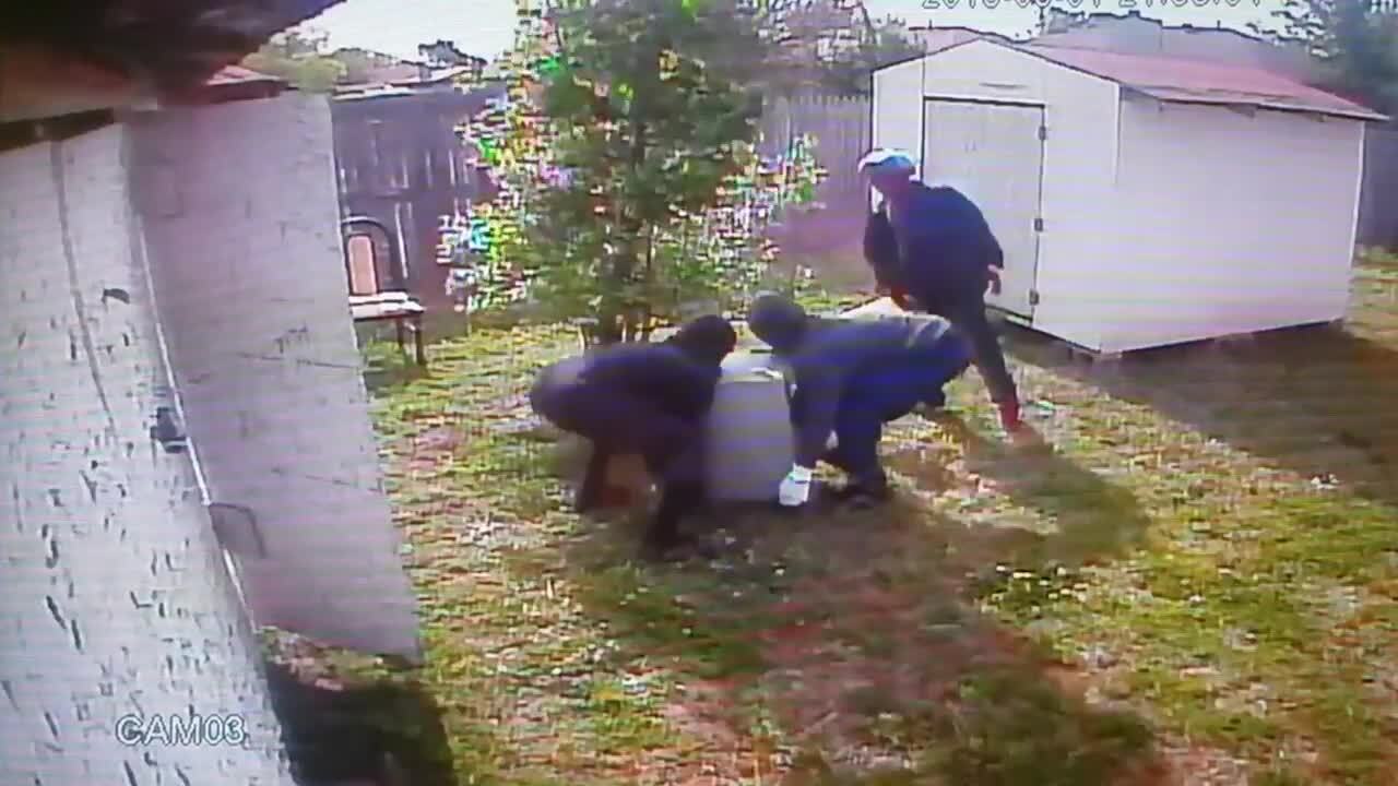 Thieves struggle to steal safe from family's home