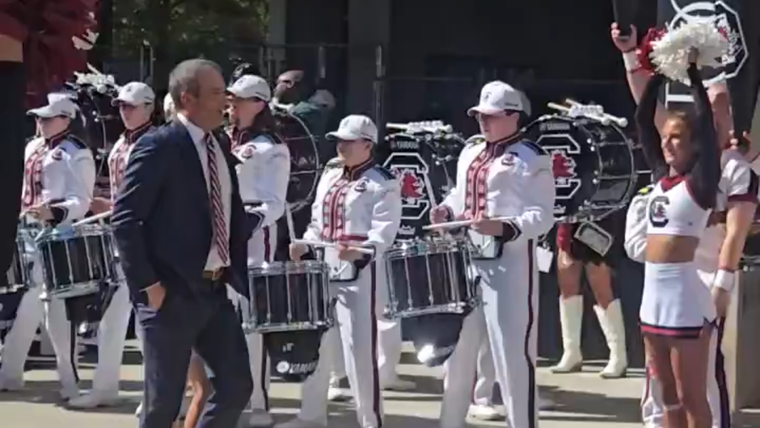 Shane Beamer, South Carolina Gamecocks arrive for matchup with Tennessee