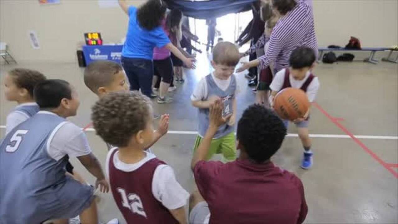 Playing it forward: Fort Worth team gives back to church that offered gym for practice
