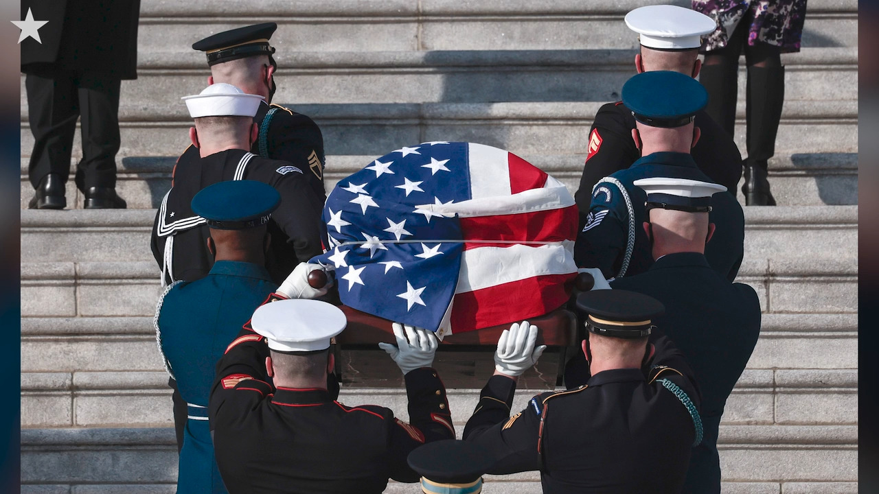 Photos: Former Kansas senator Dole lies in state in U.S. Capitol Rotunda