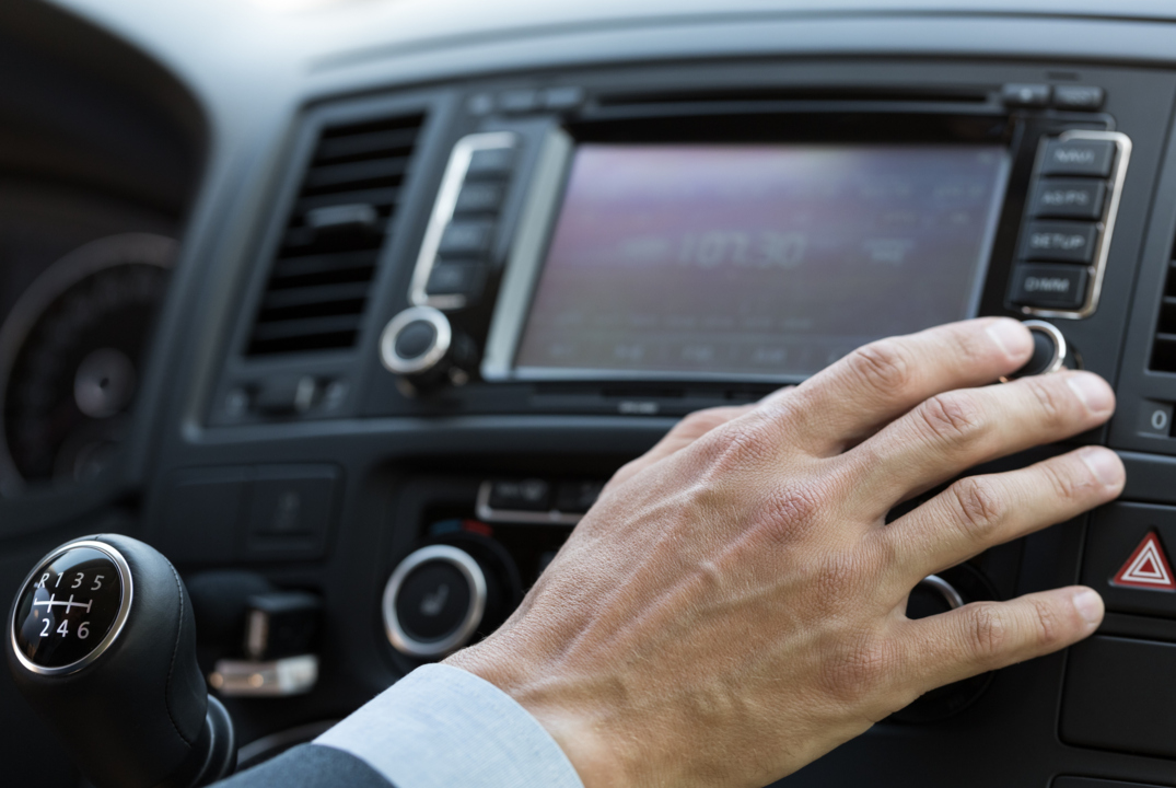 Study finds older drivers are more distracted by in-car technology