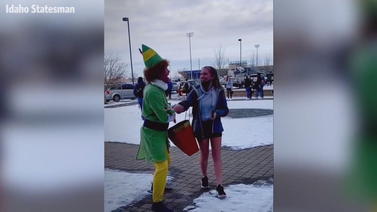 See Idaho dad dressed like Buddy the Elf surprise 14-year-old student at school