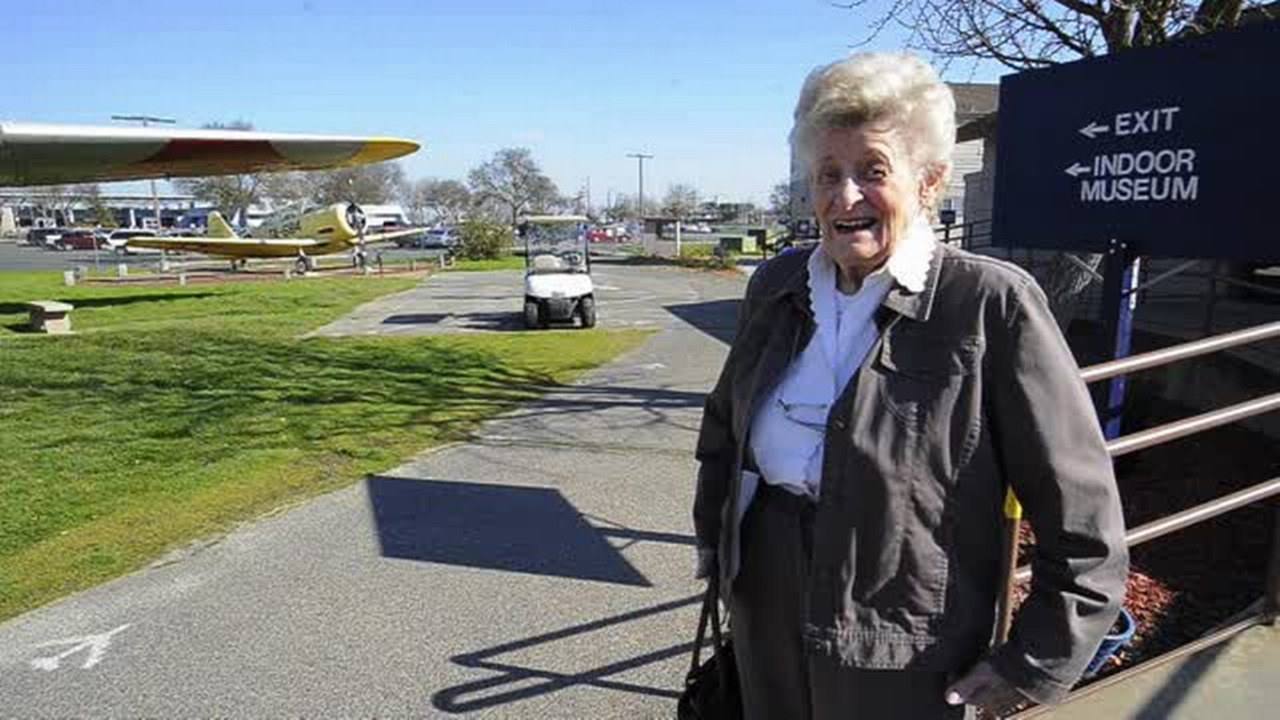 “Rosie the Riveter” Marjorie Arnold revisits her past with a visit to a B-17 bomber