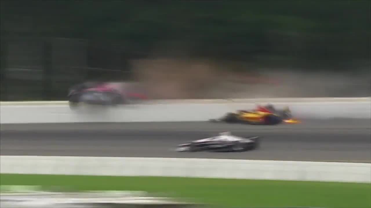 Huge crash sends IndyCar rookie driver Robert Wickens to hospital