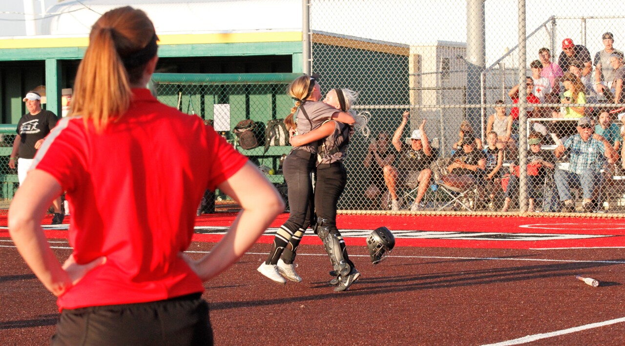 Maize South stuns rival on home field in regional softball final