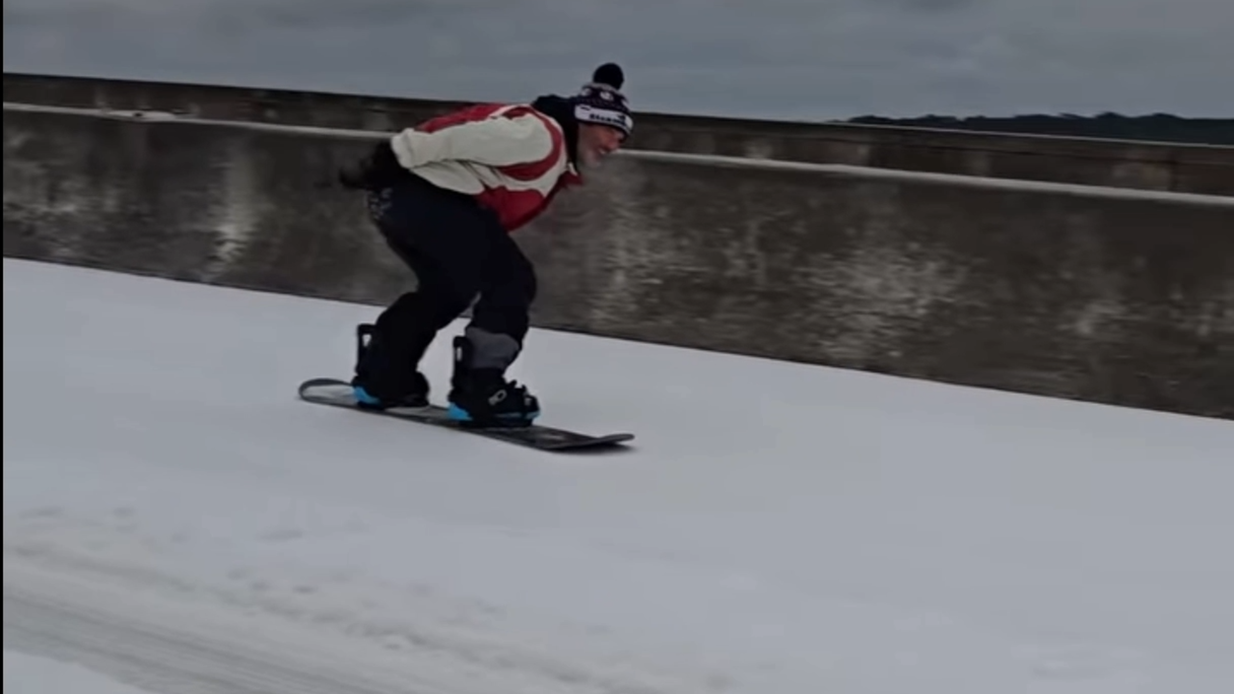 Cellphone video shows snowboarders skiing on empty Hilton Head bridge
