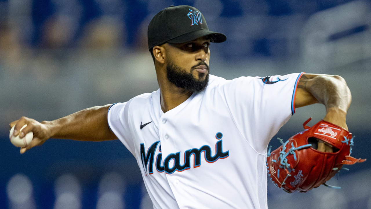 Sandy Alcántara super feliz por su acuerdo millonario con los Marlins