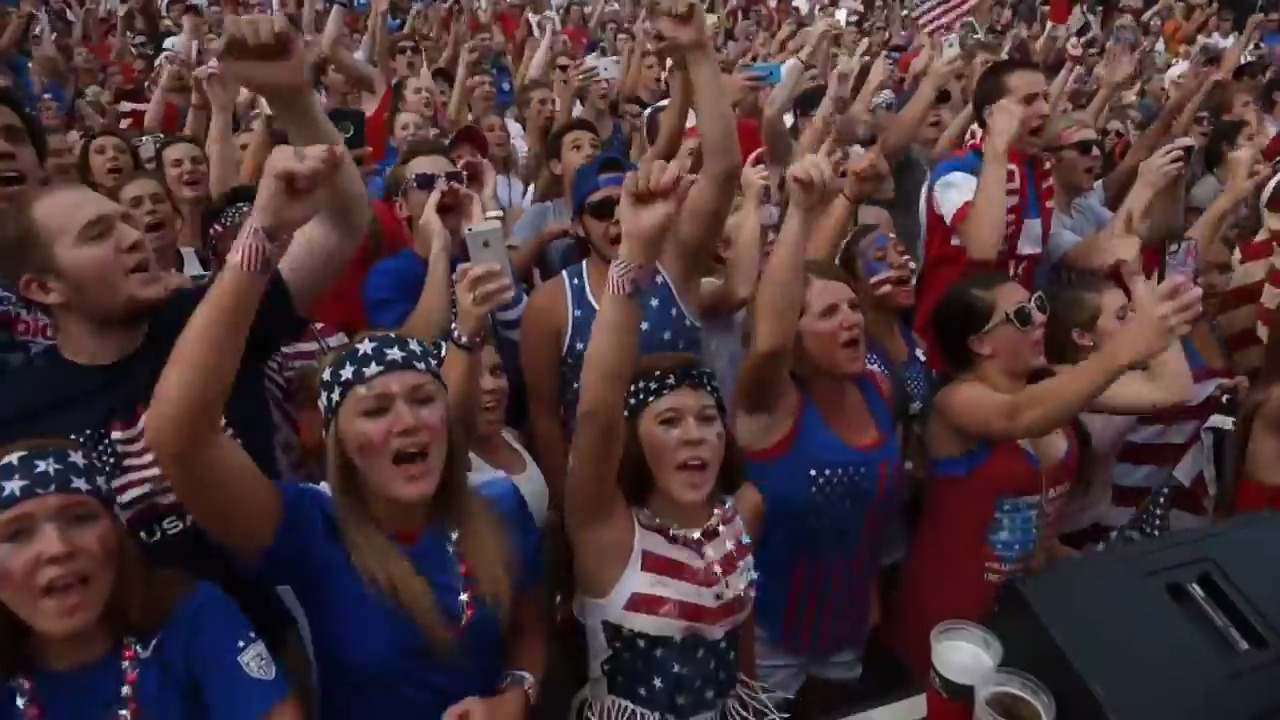 KC soccer fans watch USWNT in 2015 Women's World Cup Final