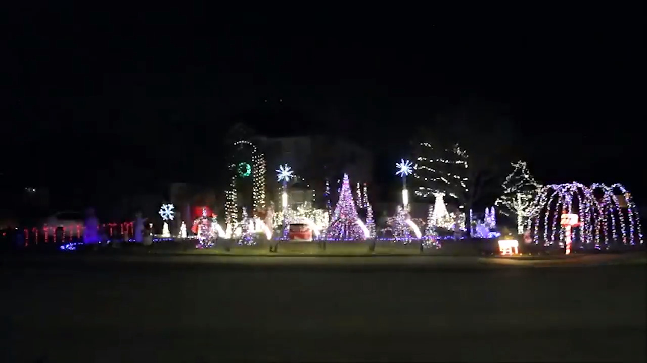Watch as a Texas family’s Christmas lights play ‘Baby Shark’