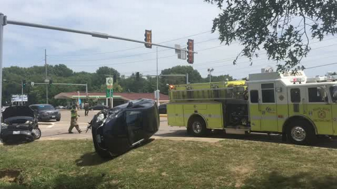 Rollover crash in Belleville sends one to hospital (Video) | Belleville ...
