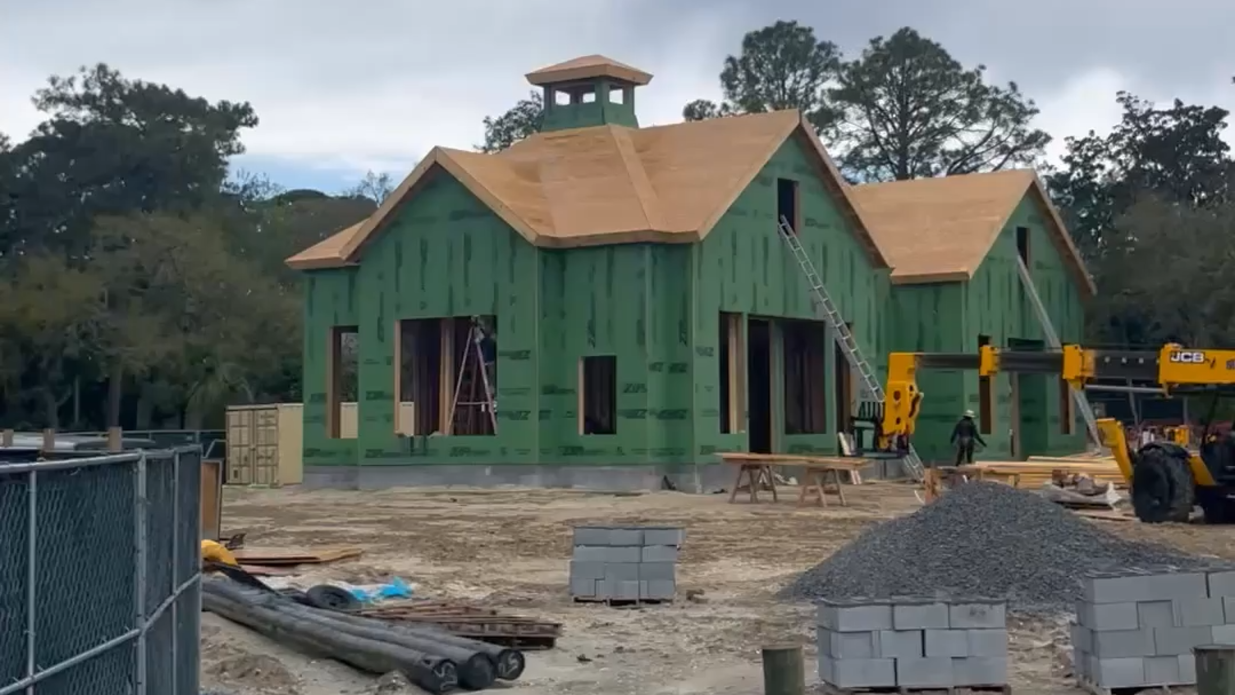 Cellphone video at Hilton Head's Salty Dog shows new, vertical construction