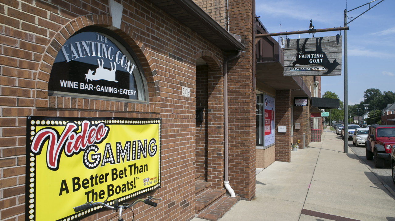 Southwestern IL bar and restaurants are defying state COVID-19 restrictions