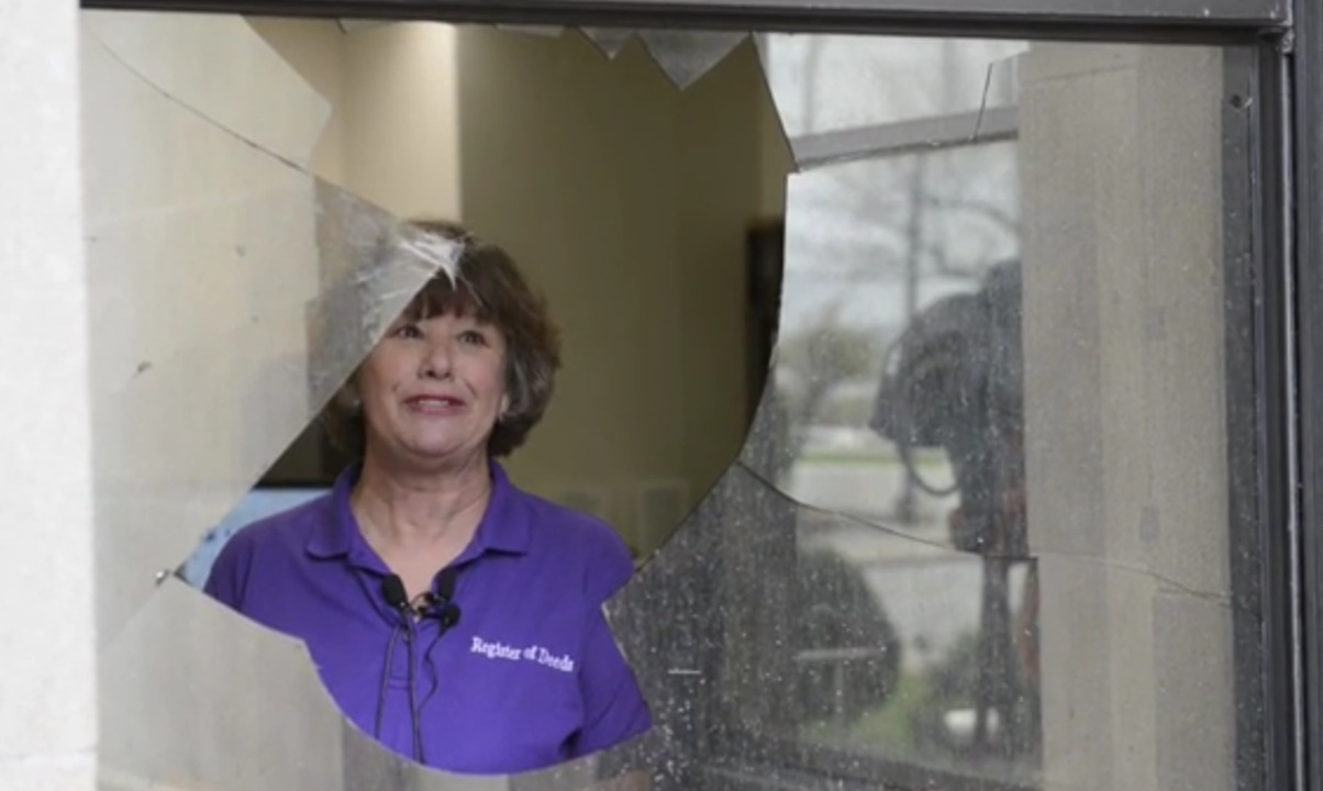 Deer breaks window at courthouse in downtown Kansas City, Kan.