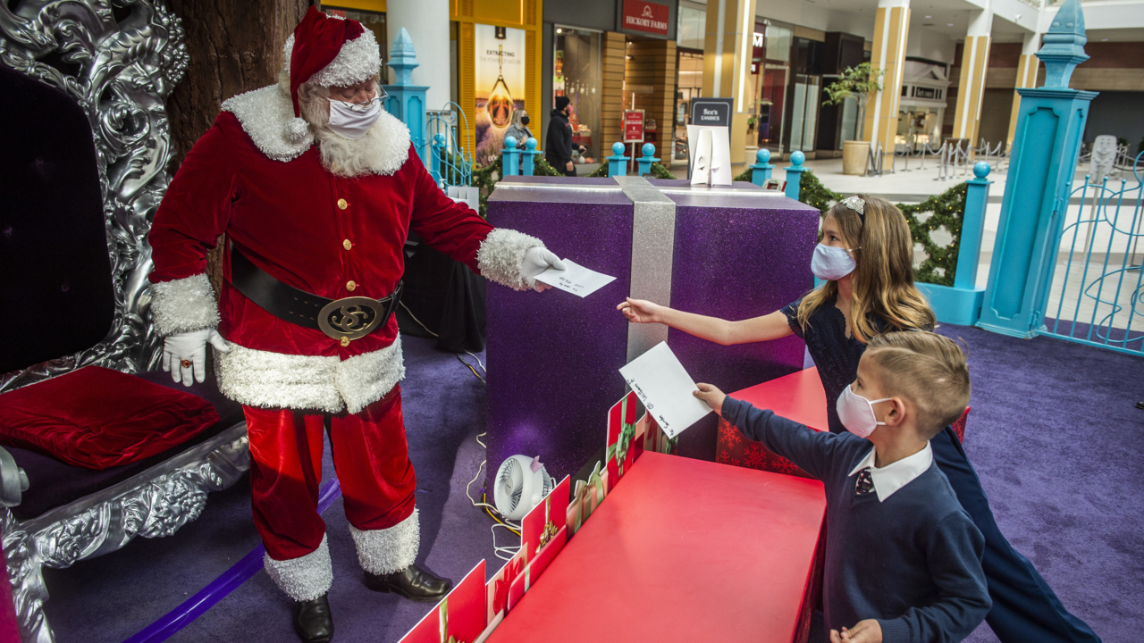 See how taking pictures with Santa at the mall is different this year