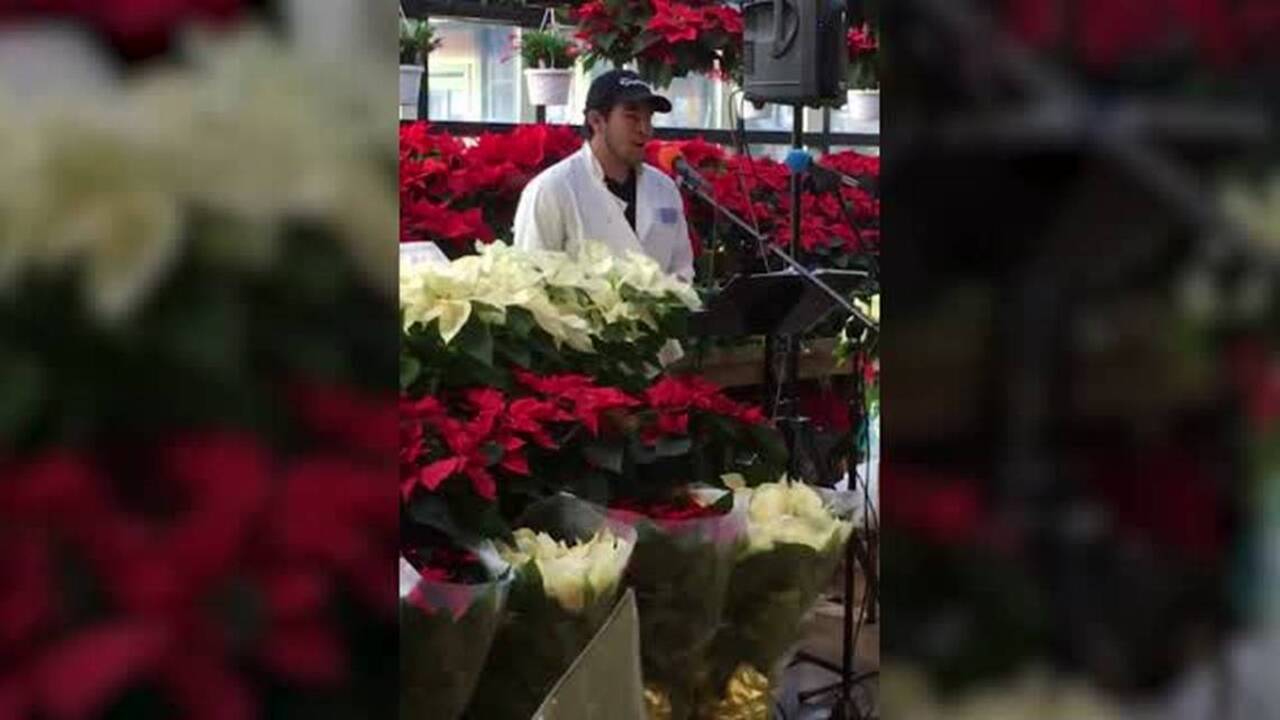 Shoppers stop in their tracks when this store employee sings Christmas tunes