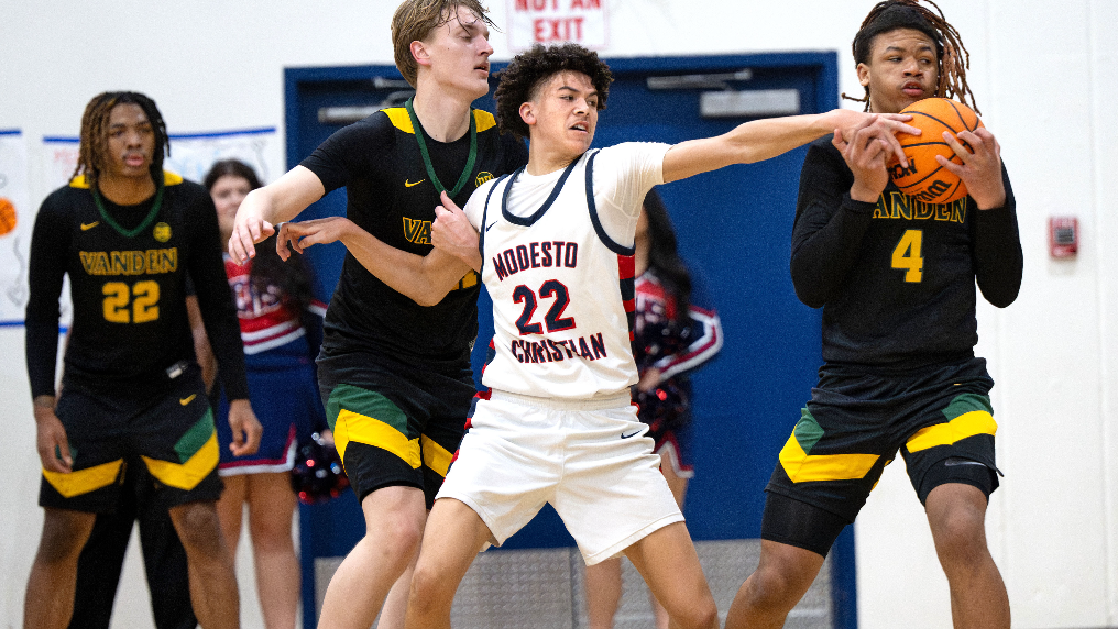 Watch highlights from Modesto Christian’s D1 playoff win over Vanden