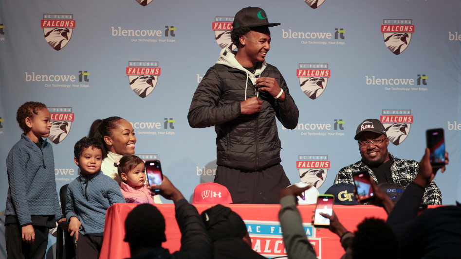 A.C. Flora's Azel Banag chooses to play football in Oregon