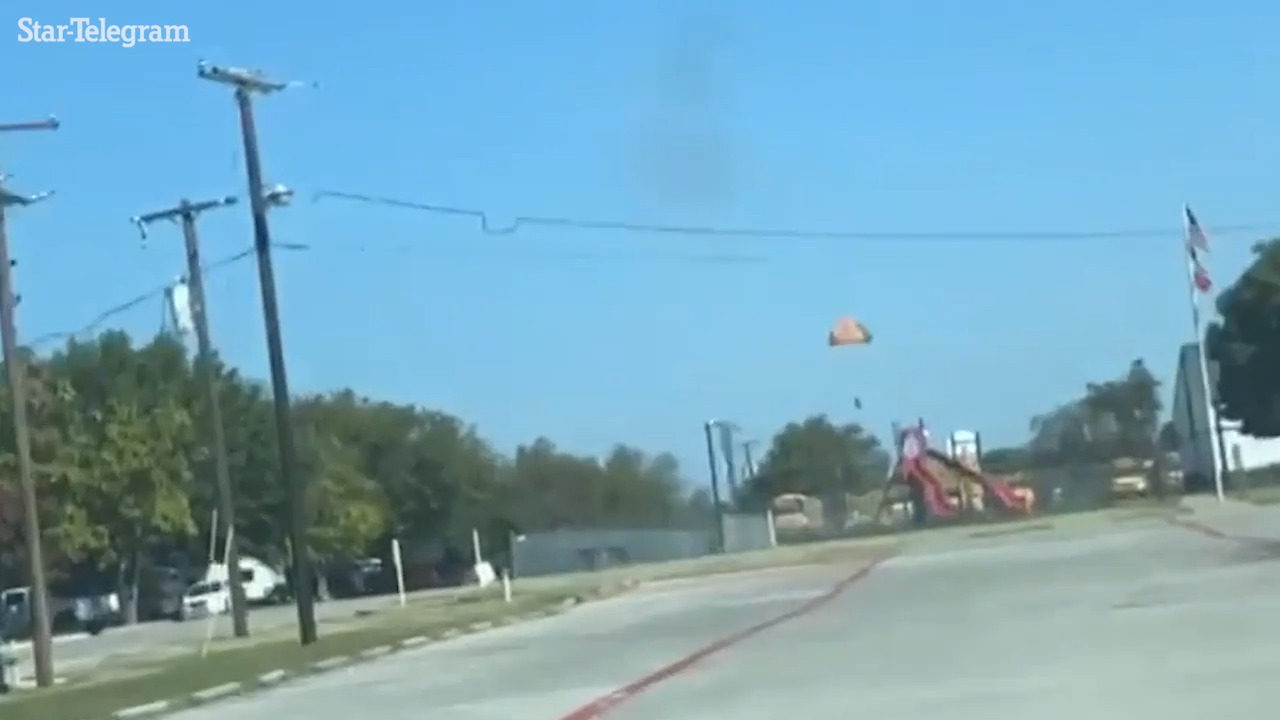 Watch a pilot parachute from Navy plane that crashed in Lake Worth neighborhood