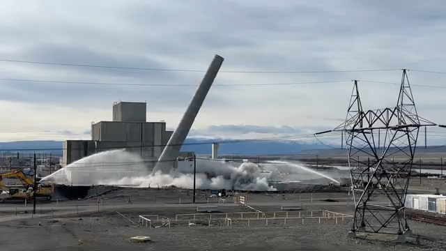 Hanford topples Manhattan Project era exhaust stack