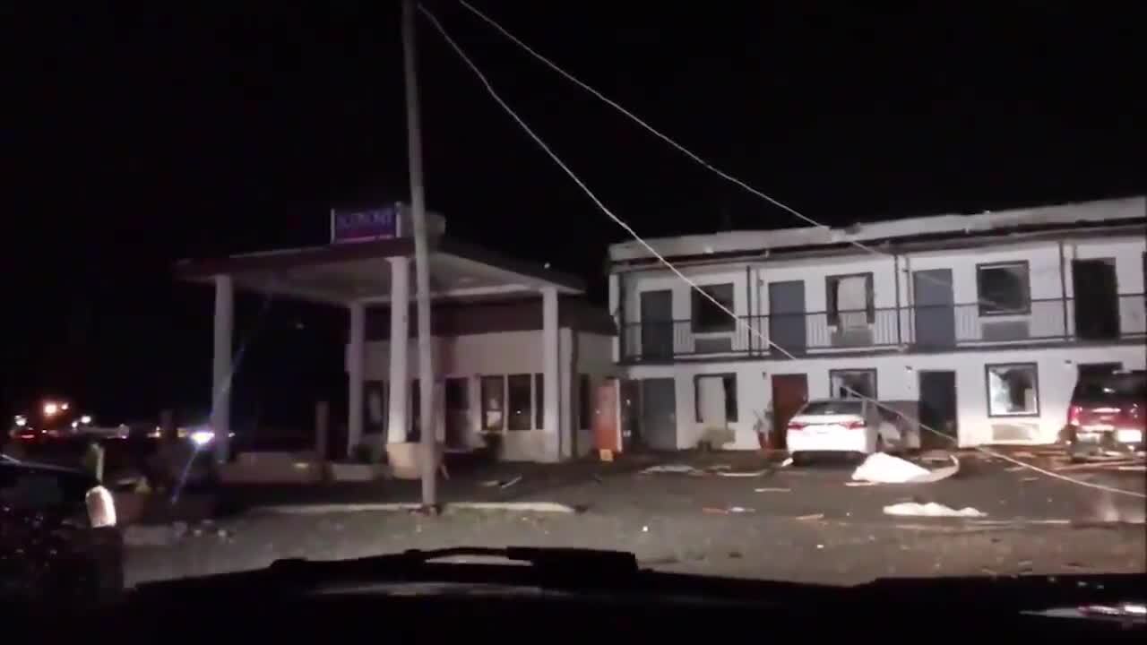 Deadly storm litters streets with debris in El Reno, Oklahoma