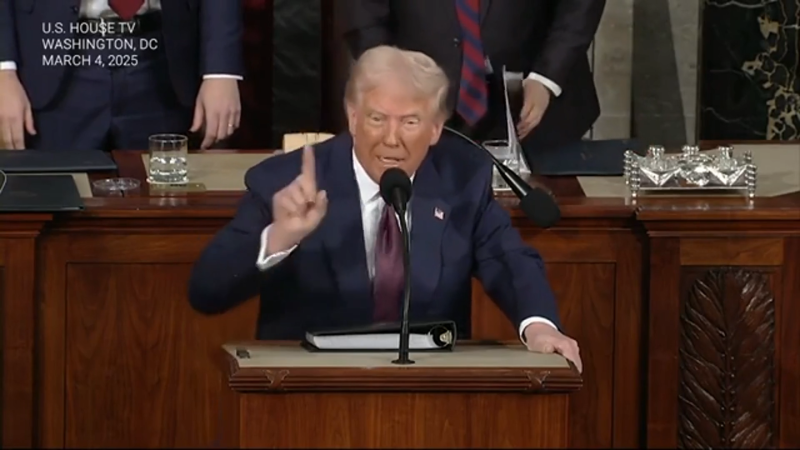 Rep. Green Interrupts President: Watch as Pres.Trump is forced to pause State of the Union speech