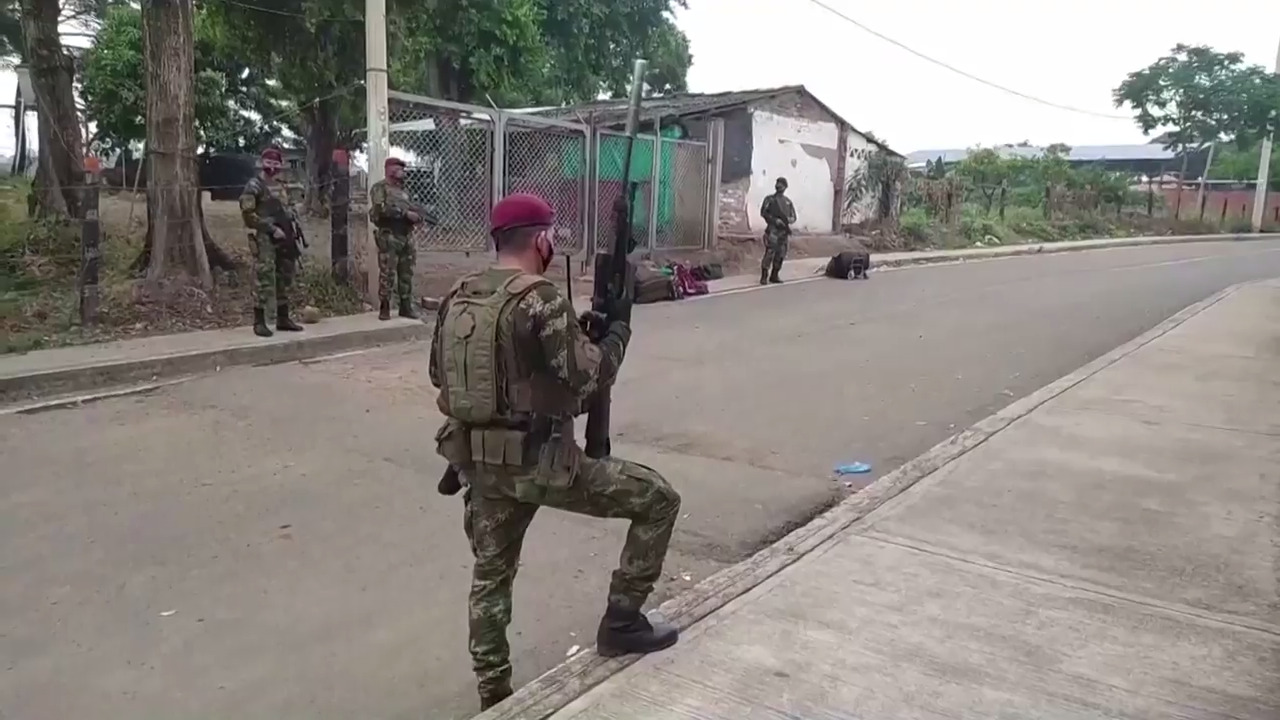Colombia militarizes border crossing with Venezuela to contain COVID-19