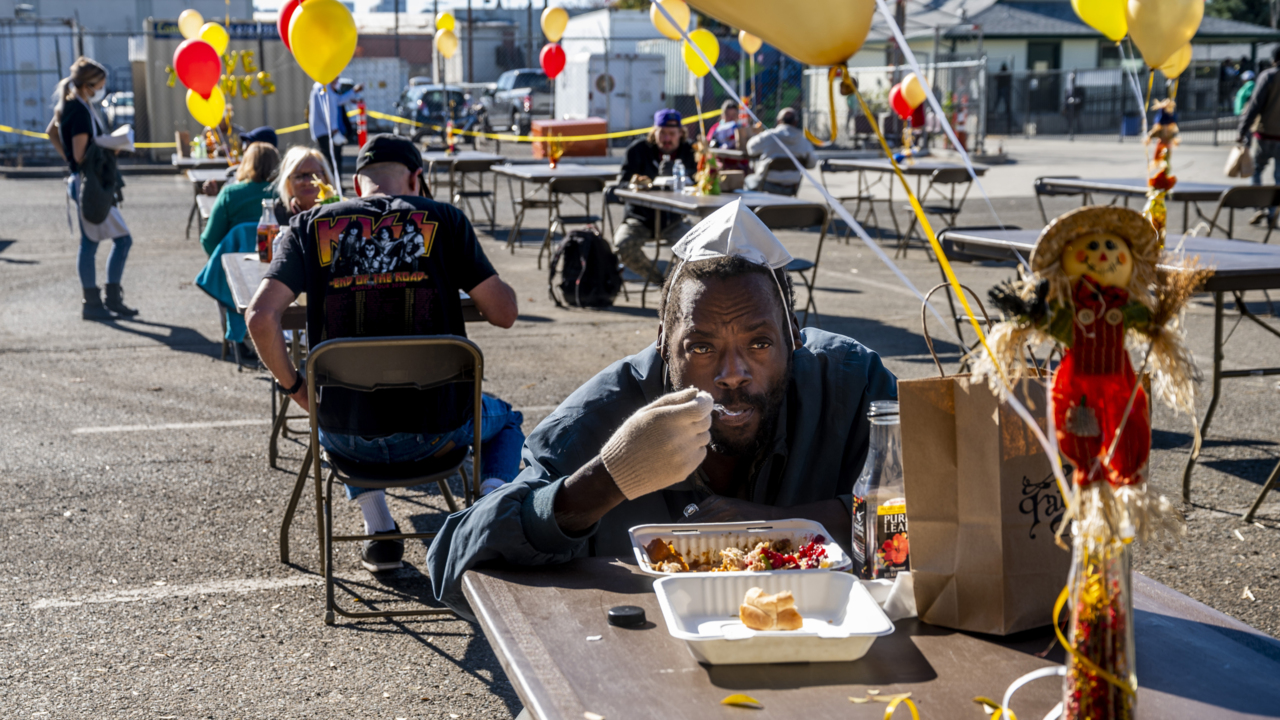 See socially-distanced Thanksgiving meal for homeless at Sacramento’s Loaves & Fishes