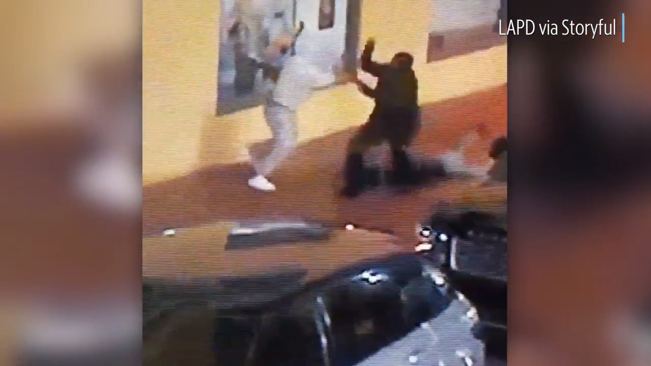 Valet fights off robber in Los Angeles