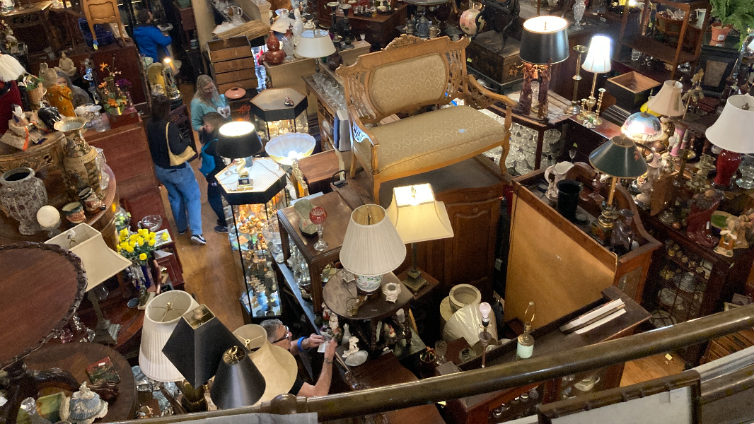 Kansas City antiques shop reopens for massive final sale