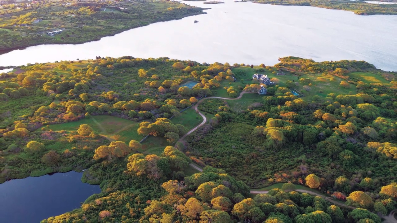 Check out Jackie O’s Martha Vineyard estate for sale at $65 million