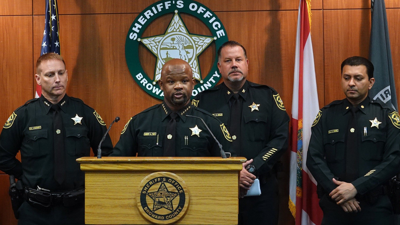 Two more deputies fired after Parkland probe (Video) | Miami Herald