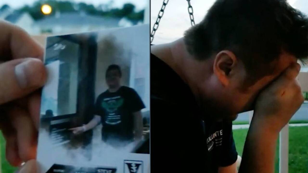 Man with kidney disease receives surprise from his wife on a baseball card