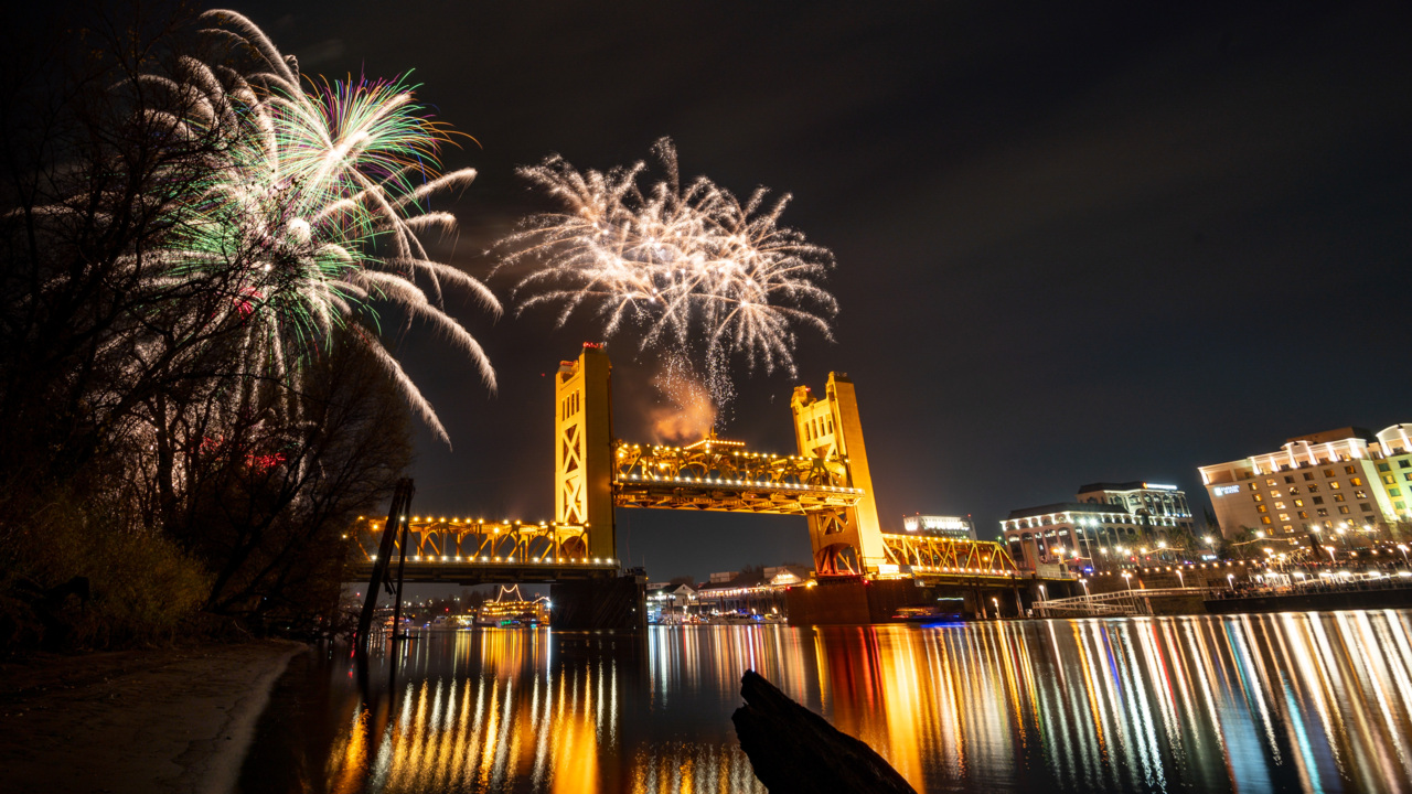 See Sacramento’s New Year’s Eve fireworks display over the Tower Bridge