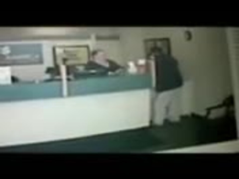 Nicholasville police search for robbery suspect in surgical mask (Video ...
