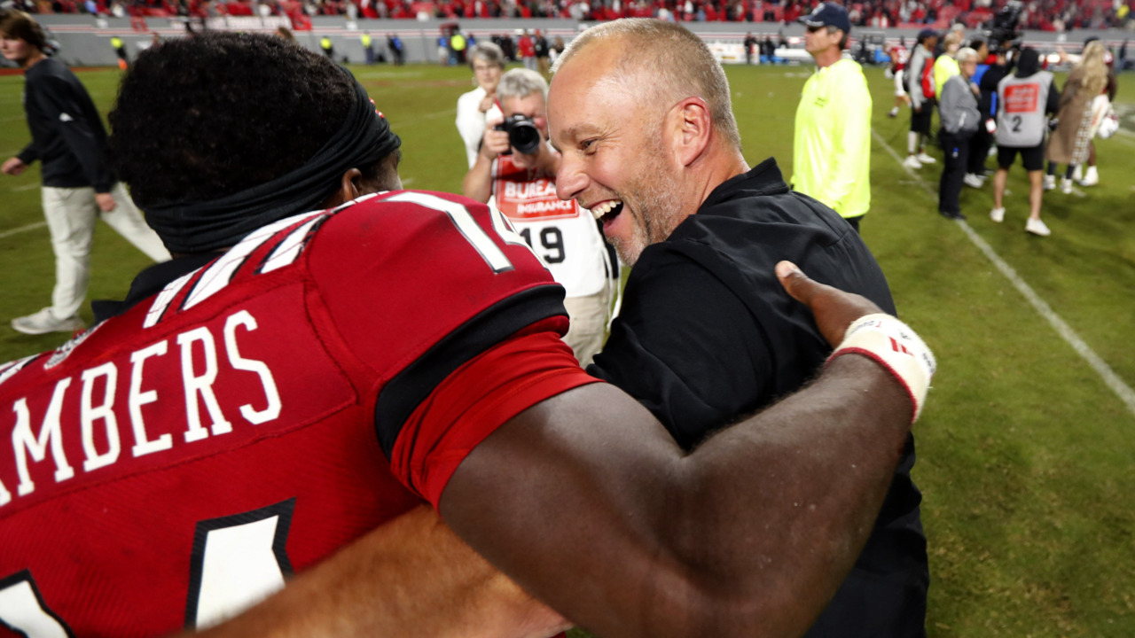 NC State Wolfpack beats Florida State Seminoles, 19-17. Devin Leary injured in game