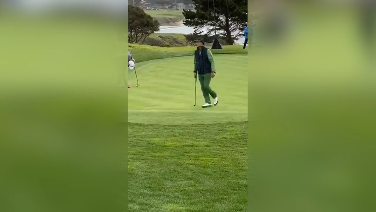 Improvisation: Bill Murray sinks putt at Pebble Beach Pro-Am with a misdirection
