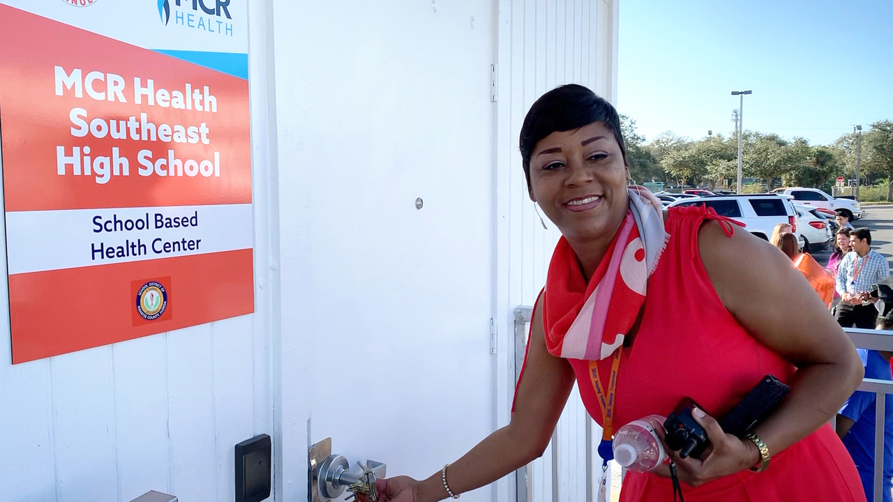 ‘A true gift.’ Manatee district opens its first health clinic at Bradenton high school