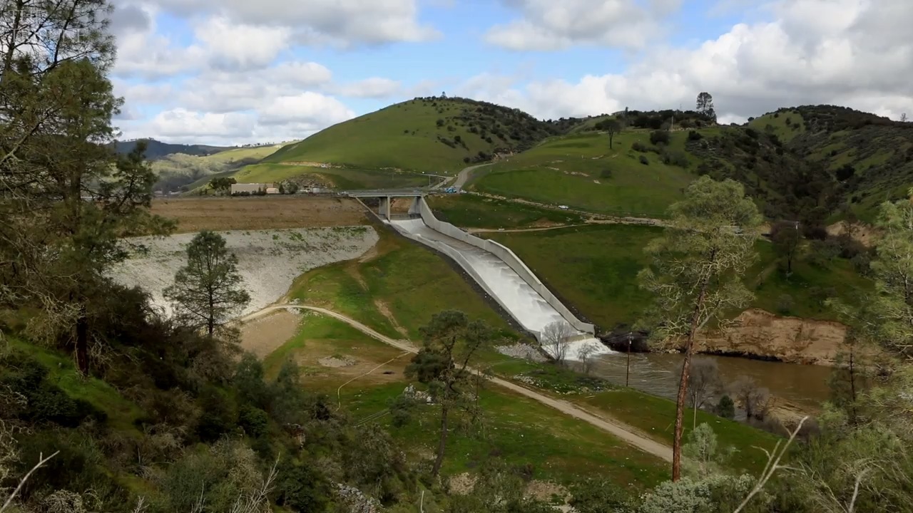 More than 1 million gallons of water spilled near Paso after crews drill into pipeline