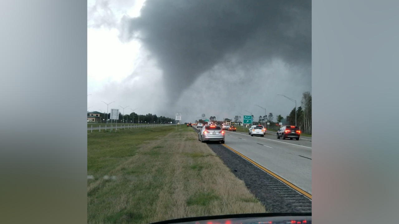 Video: A gigantic funnel cloud cross a Georgia highway amid tornado warning